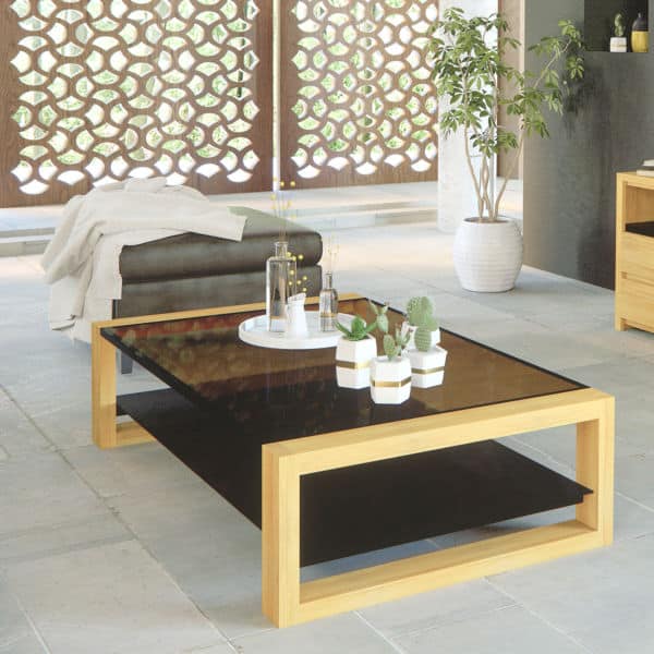 Table en chêne disponible avec différentes finitions de chêne